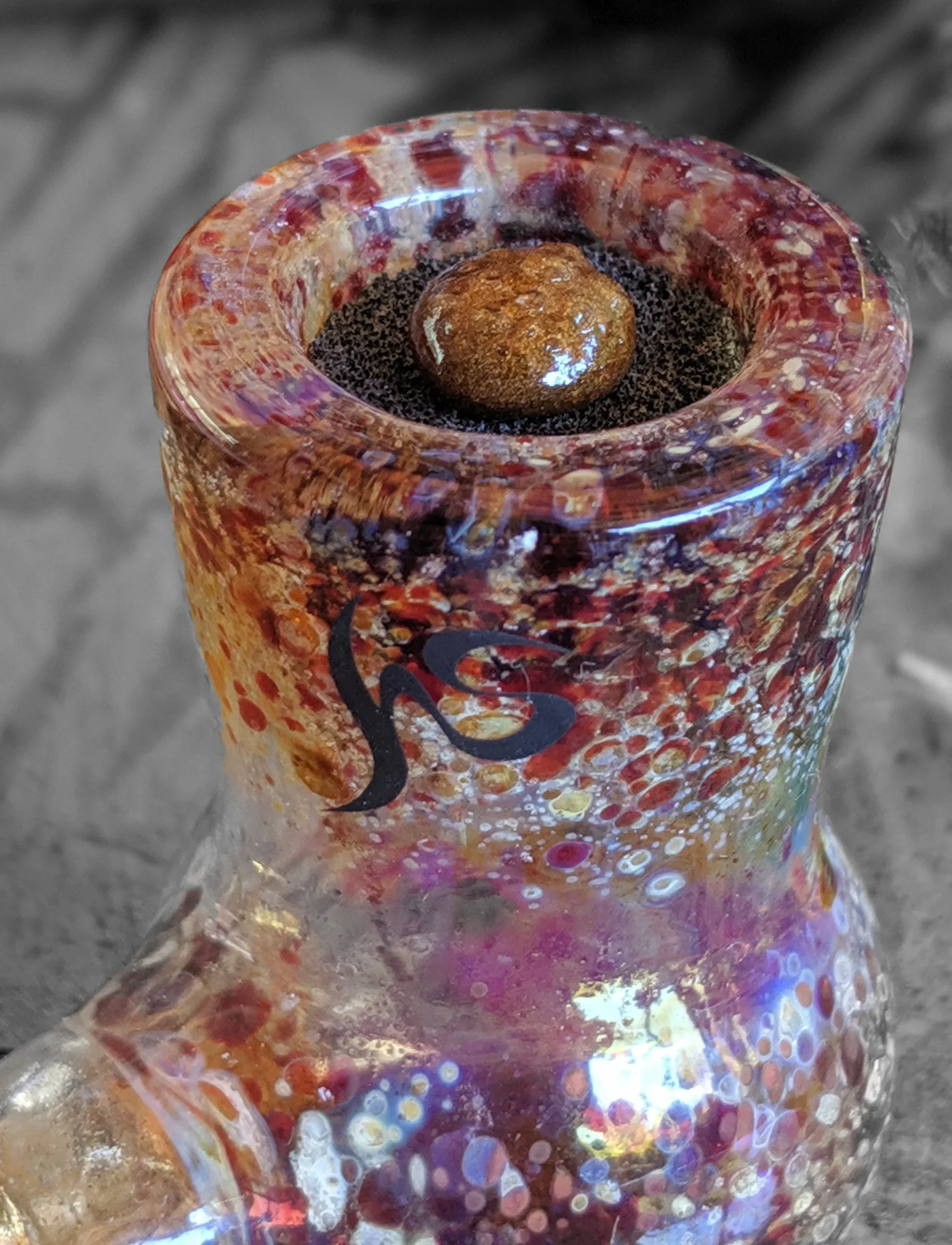Dabbing hash — live rosin pressed from fresh-frozen bubble hash